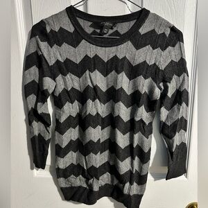 🎀 Ann Taylor black and grey chevron shirt. 👚
